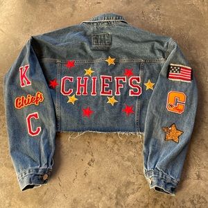 Kansas City Chiefs cropped denim jacket - size small